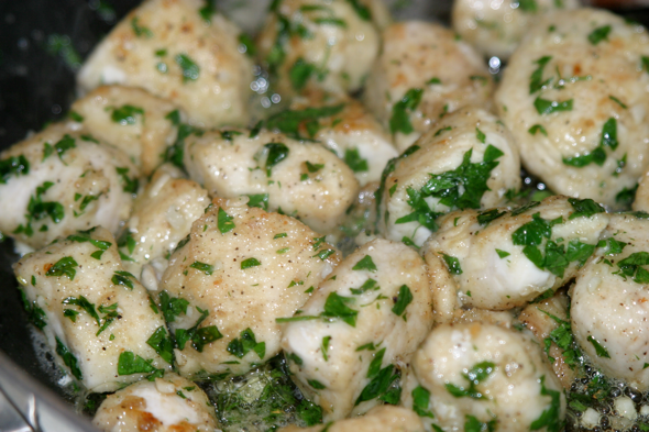 Chicken with butter, garlic and parsley